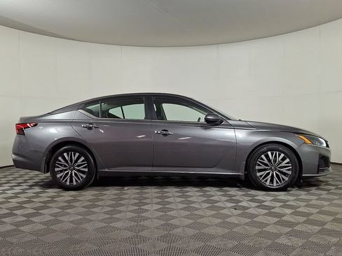 Used 2023 Nissan Altima 2.5 SV FWD image 10