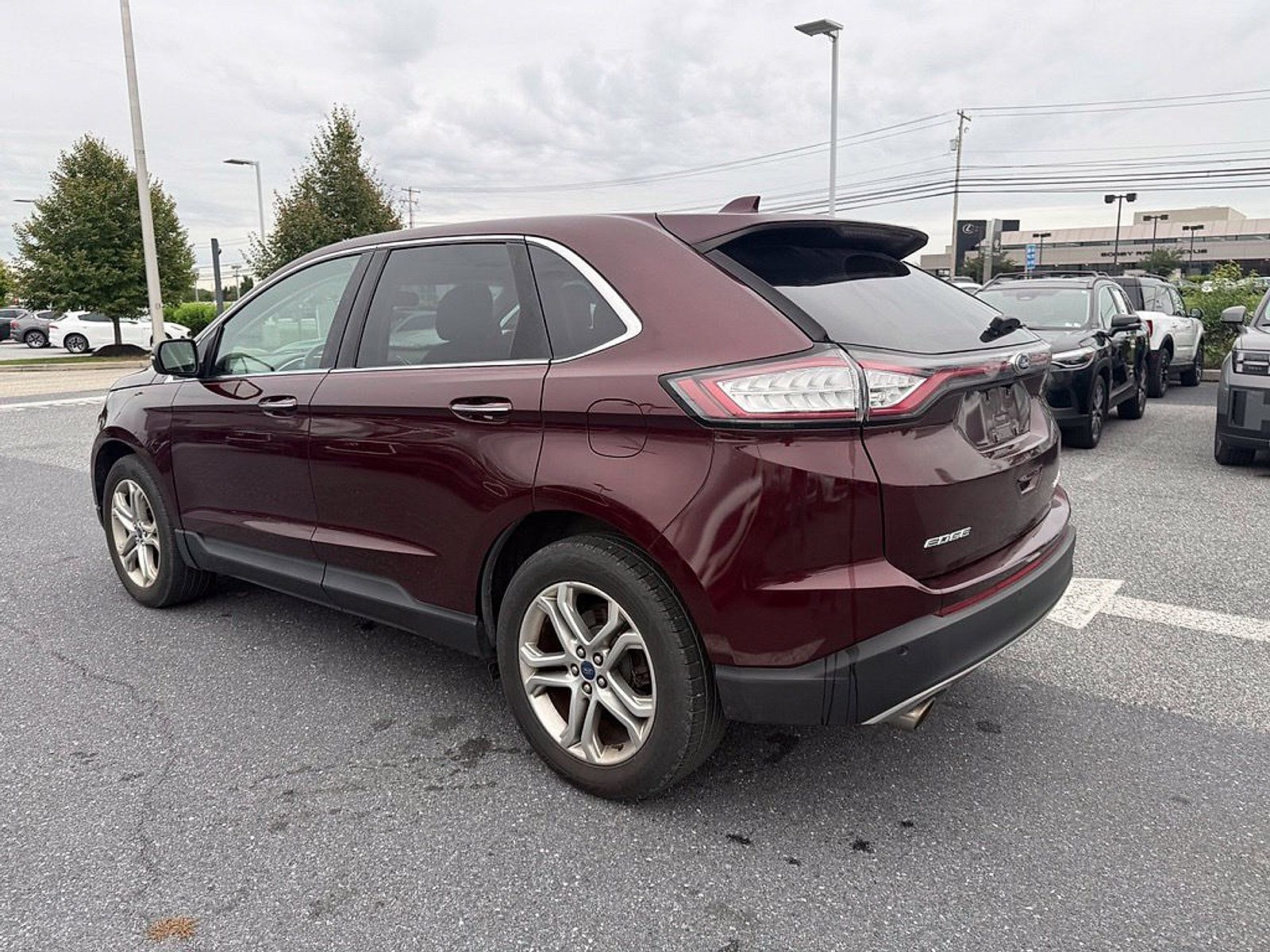 Used 2017 Ford Edge Titanium w/ Technology Package AWD/4WD image 9