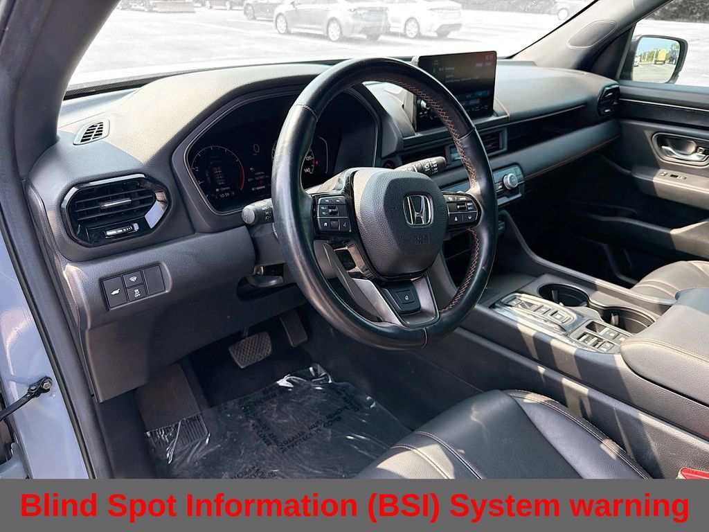 Used 2025 Honda Pilot TrailSport image 13