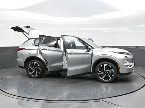 Used 2024 Mitsubishi Outlander SE image 52