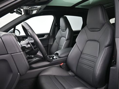 Certified 2026 Porsche Cayenne E-Hybrid AWD/4WD image 5