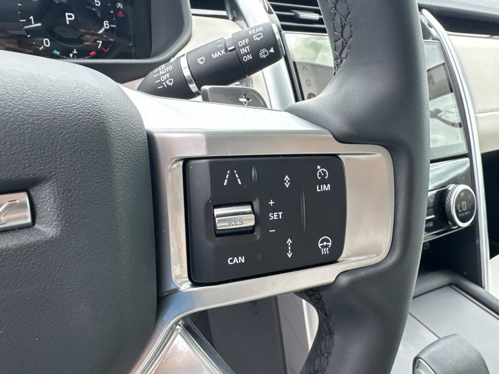 Used 2025 Land Rover Discovery S AWD/4WD image 24
