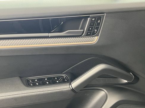 Certified 2025 Porsche Cayenne Coupe image 14