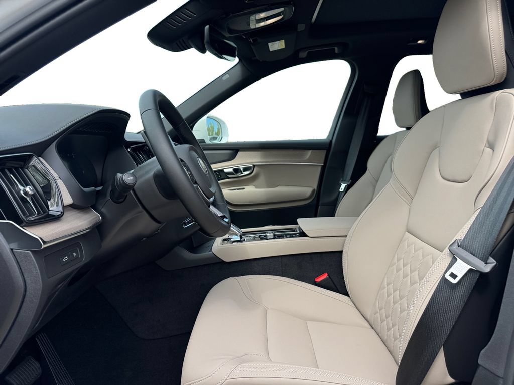 New 2026 Volvo XC90 T8 Plus w/ Protection Package Premier AWD/4WD image 12
