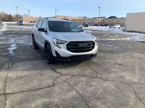 Used 2021 GMC Terrain SLE w/ Driver Convenience Package image 4
