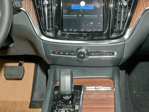New 2026 Volvo V60 B5 Cross Country Plus w/ Climate Package AWD/4WD image 27