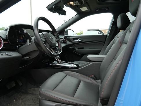 Used 2024 Chevrolet Trax RS w/ Sunroof Package FWD image 11
