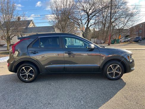 Certified 2024 Kia Niro EX image 5