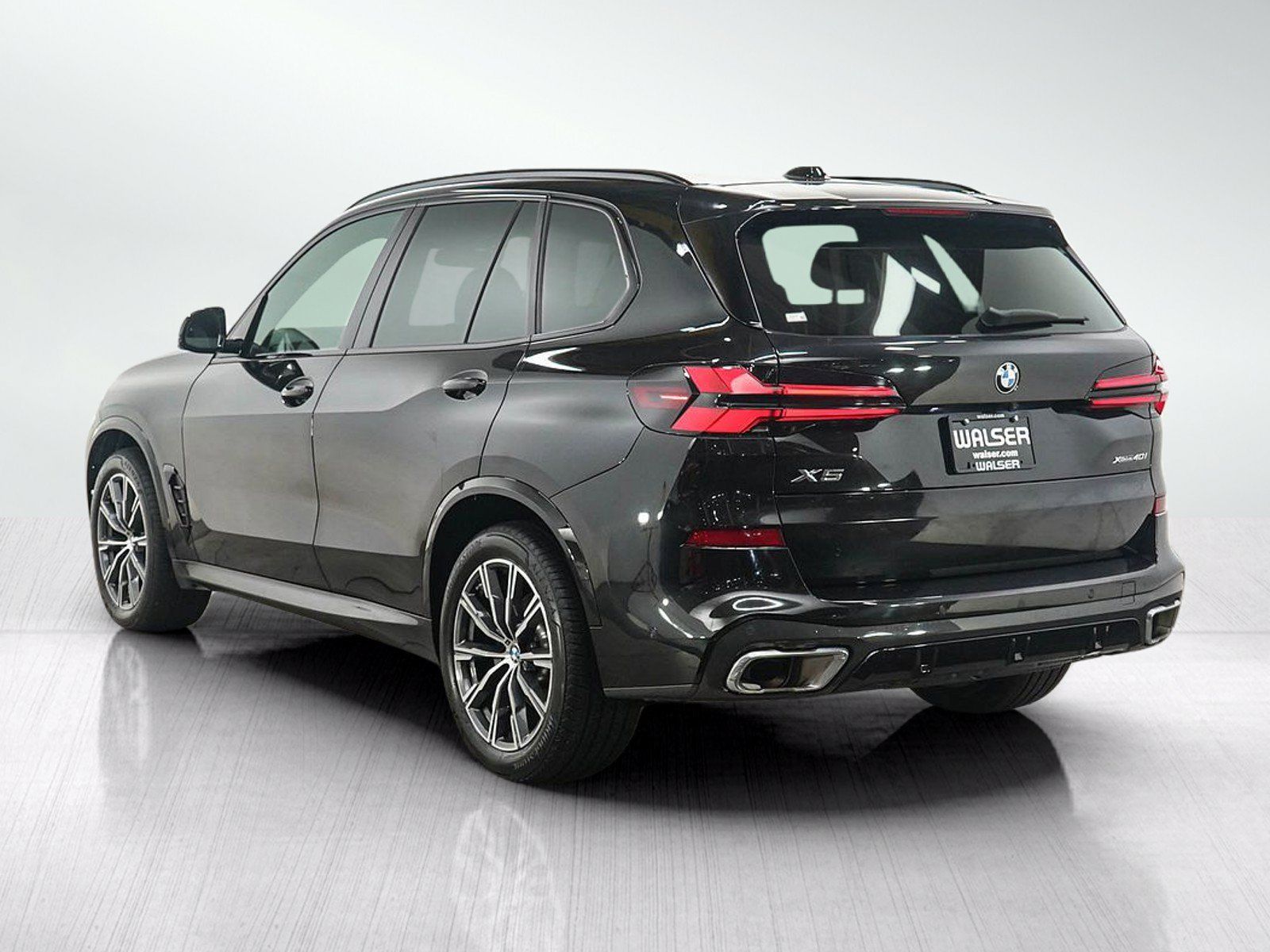 Used 2024 BMW X5 xDrive40i AWD/4WD image 3