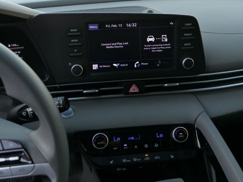 Used 2023 Hyundai Elantra Blue image 18