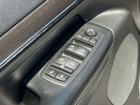 Used 2017 Jeep Grand Cherokee Limited AWD/4WD image 19