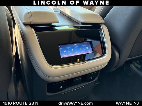 Certified 2024 Lincoln Navigator Reserve AWD/4WD image 25