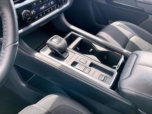 Certified 2024 Nissan Pathfinder SV FWD image 16
