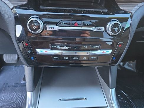 Used 2021 Ford Explorer Limited w/ Hybrid Equipment Group 310A image 30