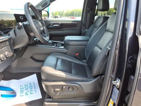 Used 2025 Chevrolet Tahoe LT RWD image 14