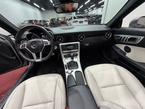 Used 2013 Mercedes-Benz SLK 250 image 33