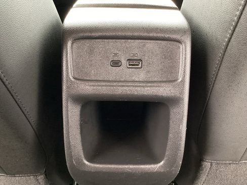 Used 2025 Chevrolet Trax LT image 32