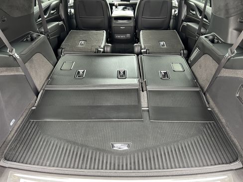 Used 2024 Cadillac Escalade V w/ LPO, ONYX Package image 22