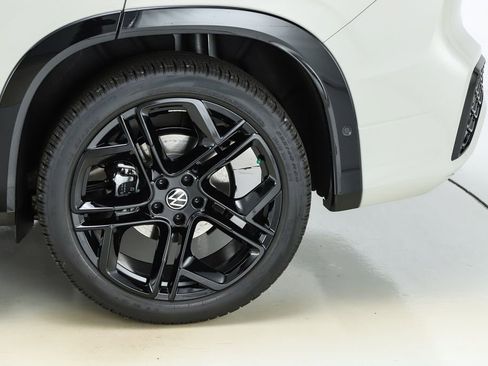 New 2026 Volkswagen Tiguan SE R-Line image 6