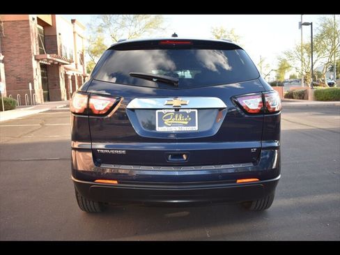 Used 2017 Chevrolet Traverse LT w/ Style and Technology Package image 9