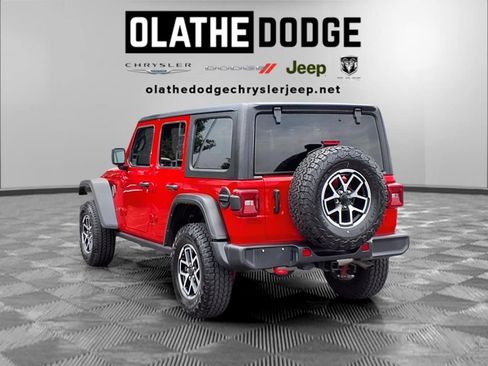 Used 2024 Jeep Wrangler Unlimited Rubicon AWD/4WD image 3