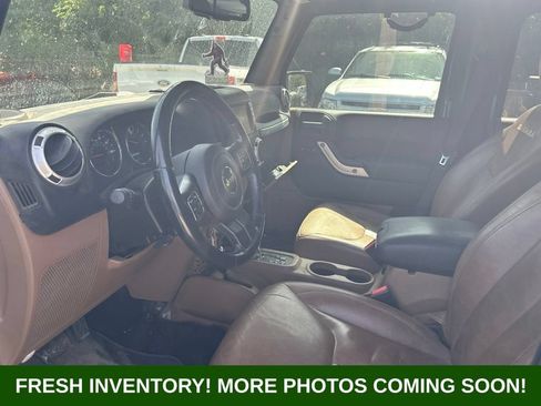 Used 2015 Jeep Wrangler Unlimited Sahara w/ Connectivity Group AWD/4WD image 8