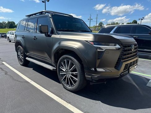 Used 2025 Lexus GX 550 w/ Accessory Package (31) AWD/4WD image 4