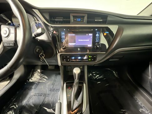 Used 2018 Toyota Corolla SE FWD image 25