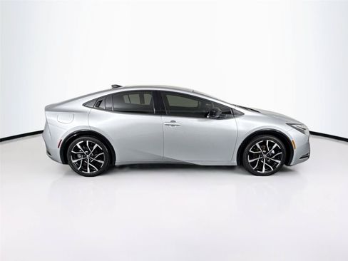 Used 2026 Toyota Prius Plug-In Hybrid FWD image 11
