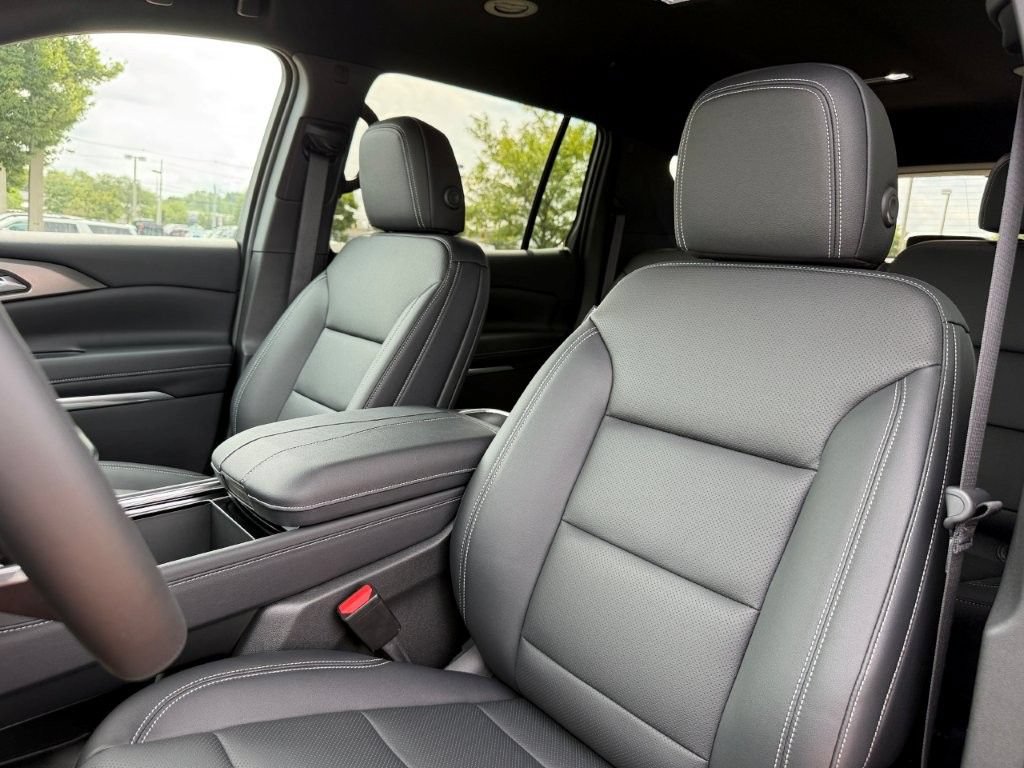 New 2027 Chevrolet Traverse LT w/ Driver Confidence Package FWD image 13