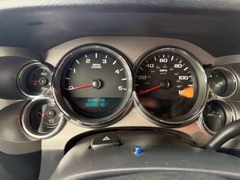 Used 2009 Chevrolet Silverado 2500 LT AWD/4WD image 13