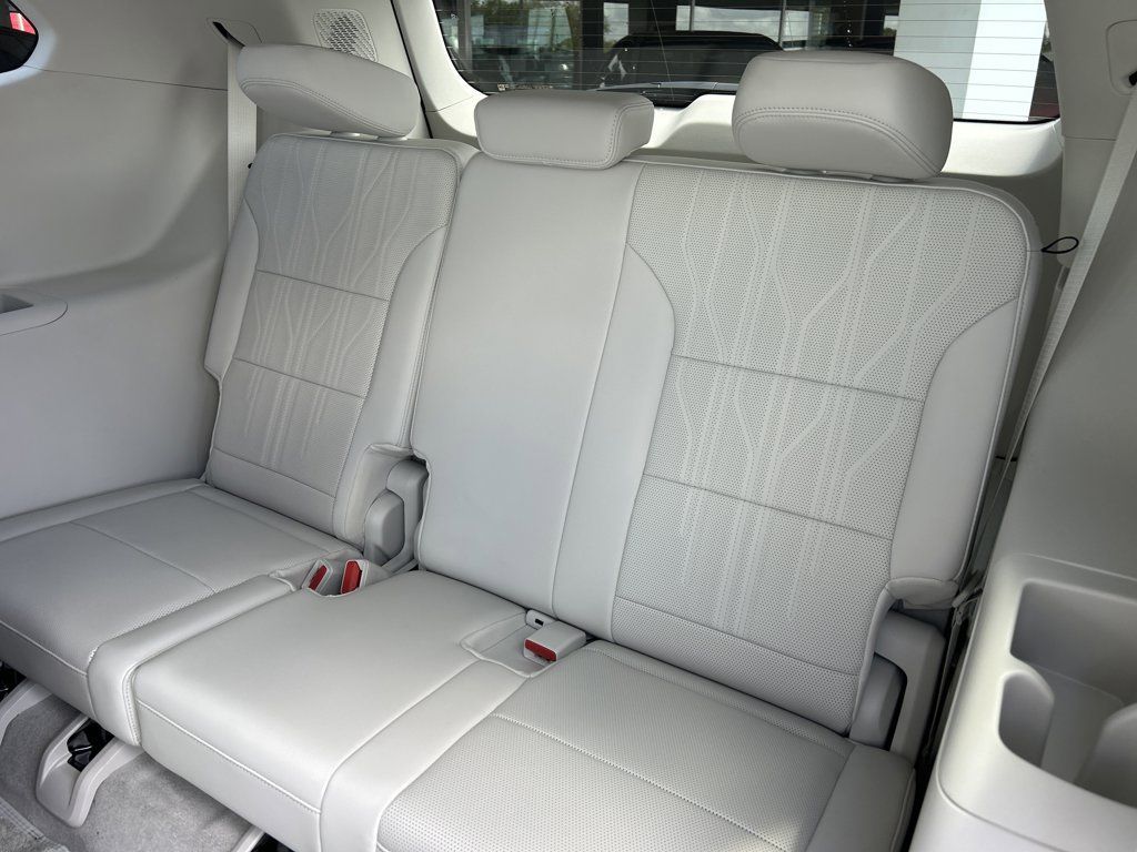 Certified 2026 Buick Enclave Avenir w/ Super Cruise Package FWD image 19
