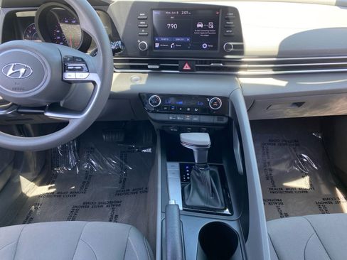 Used 2022 Hyundai Elantra SEL FWD image 11