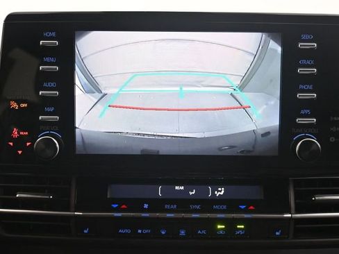 Used 2023 Toyota Sienna XSE image 18