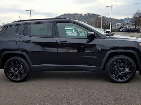 New 2026 Jeep Compass Latitude AWD/4WD image 9