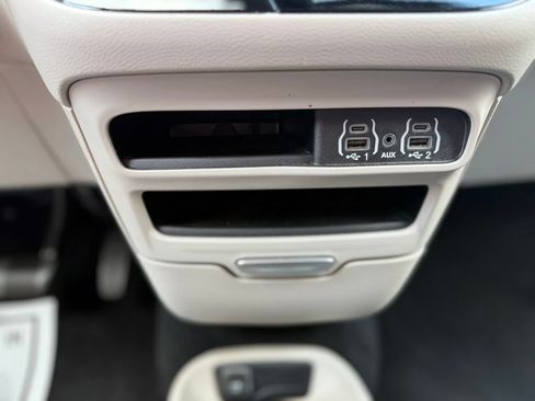 Certified 2023 Chrysler Pacifica Touring-L FWD image 22