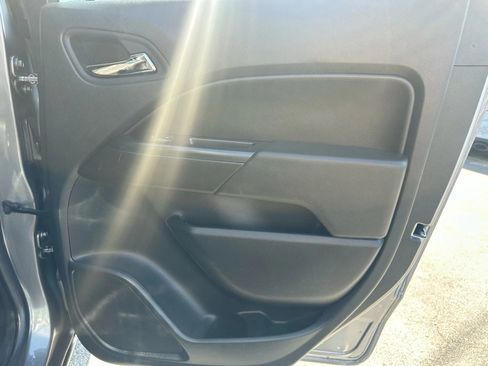 Used 2022 Chevrolet Colorado LT w/ Luxury Package image 17