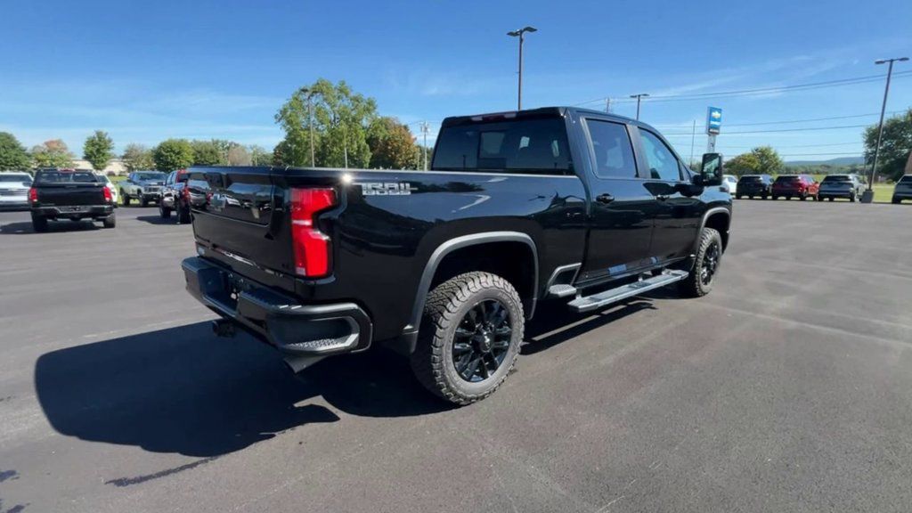 Used 2025 Chevrolet Silverado 2500 LT w/ Trail Boss Package AWD/4WD image 8