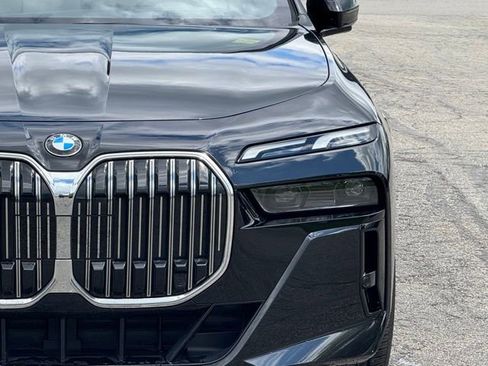 Certified 2023 BMW 760i xDrive AWD/4WD image 11