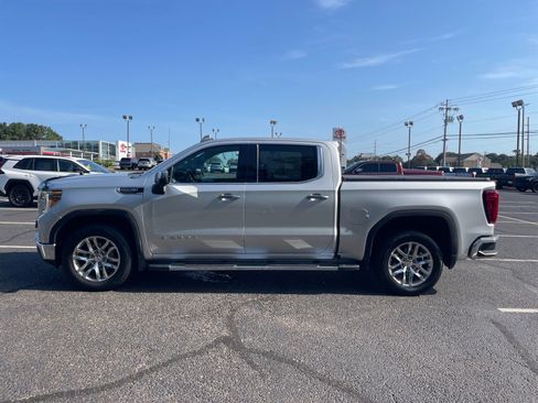 Used 2021 GMC Sierra 1500 SLT w/ SLT Premium Plus Package RWD image 14