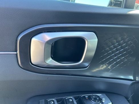 Used 2025 Kia Sorento S image 12