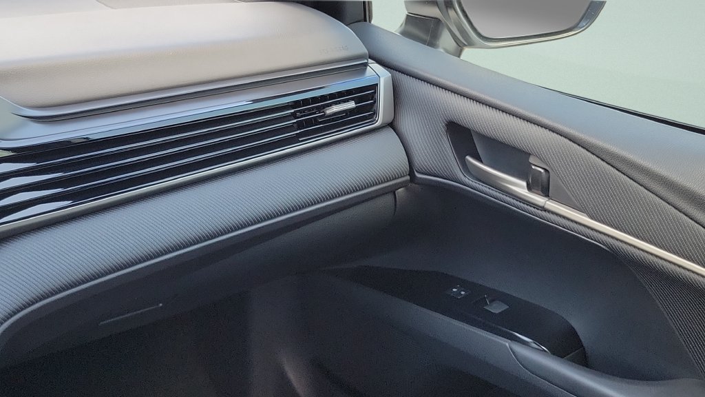 Used 2025 Toyota Camry SE w/ Convenience Package FWD image 12