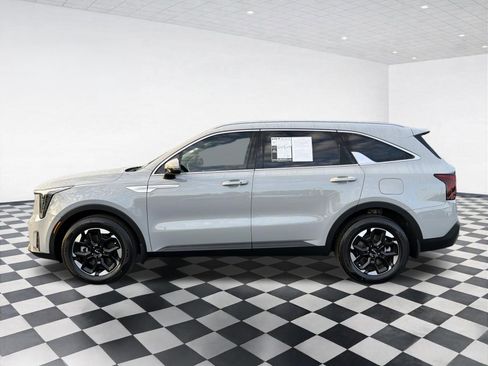 Used 2025 Kia Sorento S FWD image 3