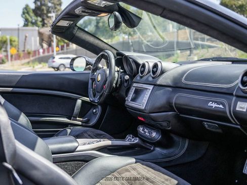 Used 2012 Ferrari California RWD image 33