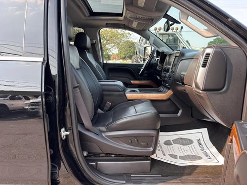 Used 2018 Chevrolet Silverado 3500 LTZ w/ Duramax Plus Package AWD/4WD image 33