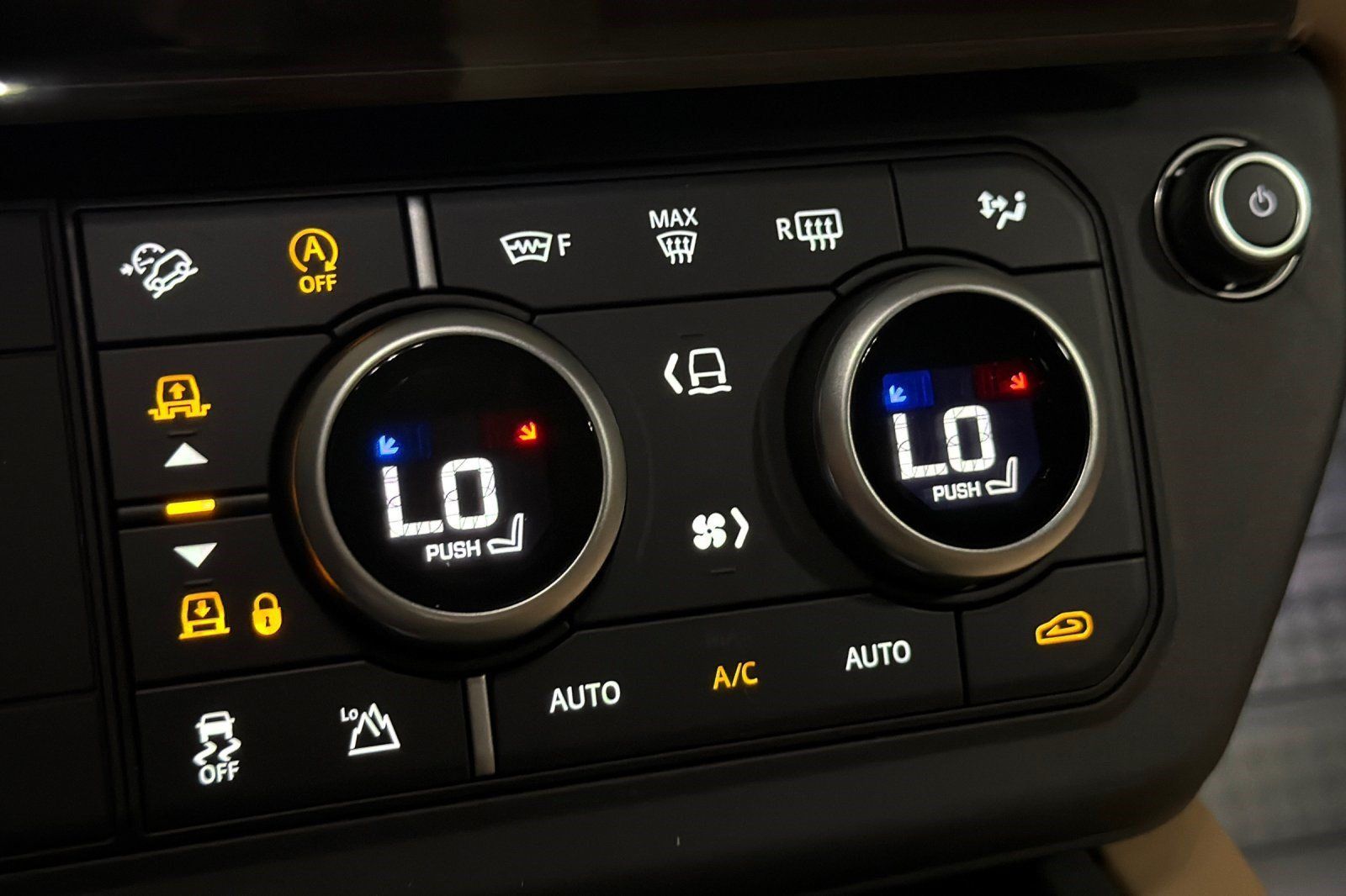 New 2026 Land Rover Defender 110 X-Dynamic SE AWD/4WD image 18