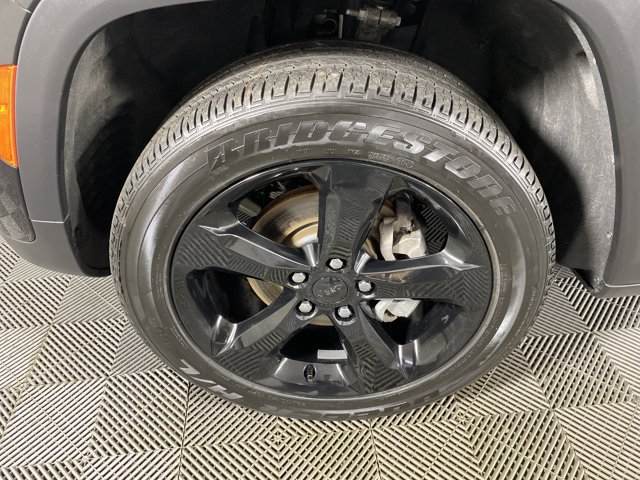 Used 2024 Jeep Grand Cherokee Altitude AWD/4WD image 15