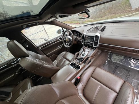Used 2016 Porsche Cayenne S w/ Premium Package image 17