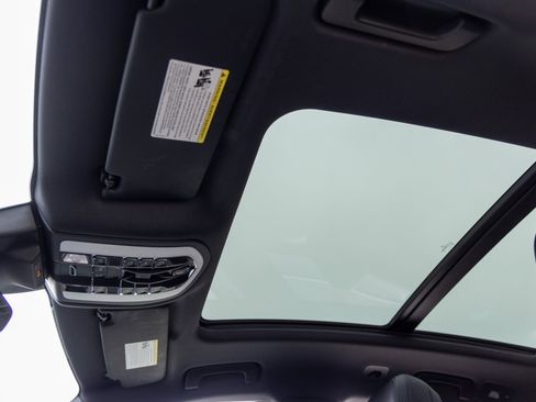 Certified 2025 Porsche Macan image 25