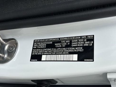Certified 2026 Volvo XC40 B5 Plus AWD/4WD image 34